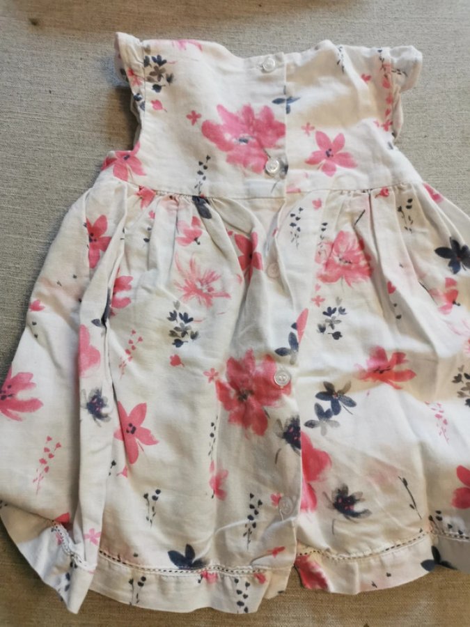 Illustration de Robe 80 cm en lin 