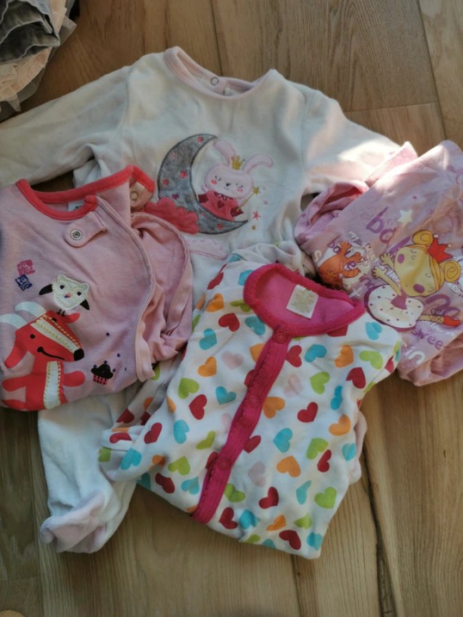 Illustration de Lot de 4 pyjamas 