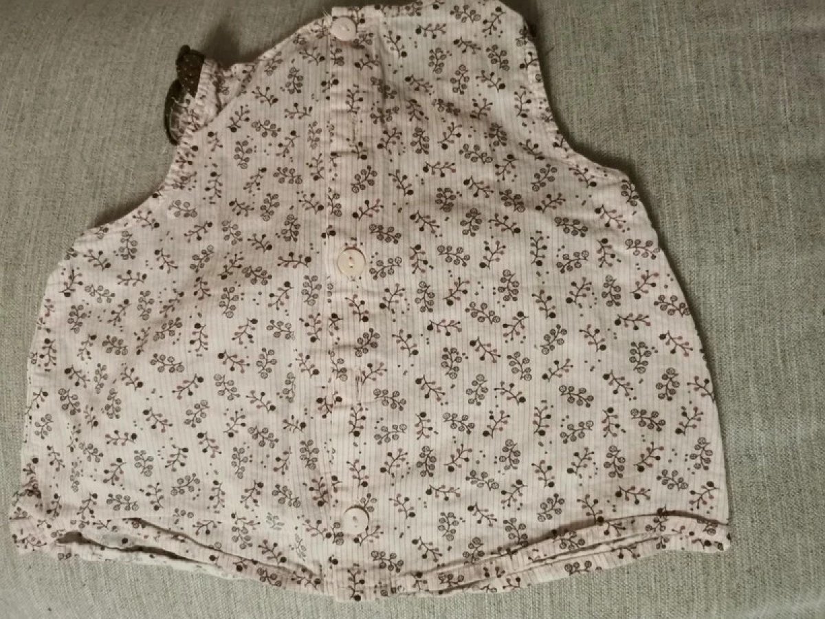 Illustration de Blouse 18 mois