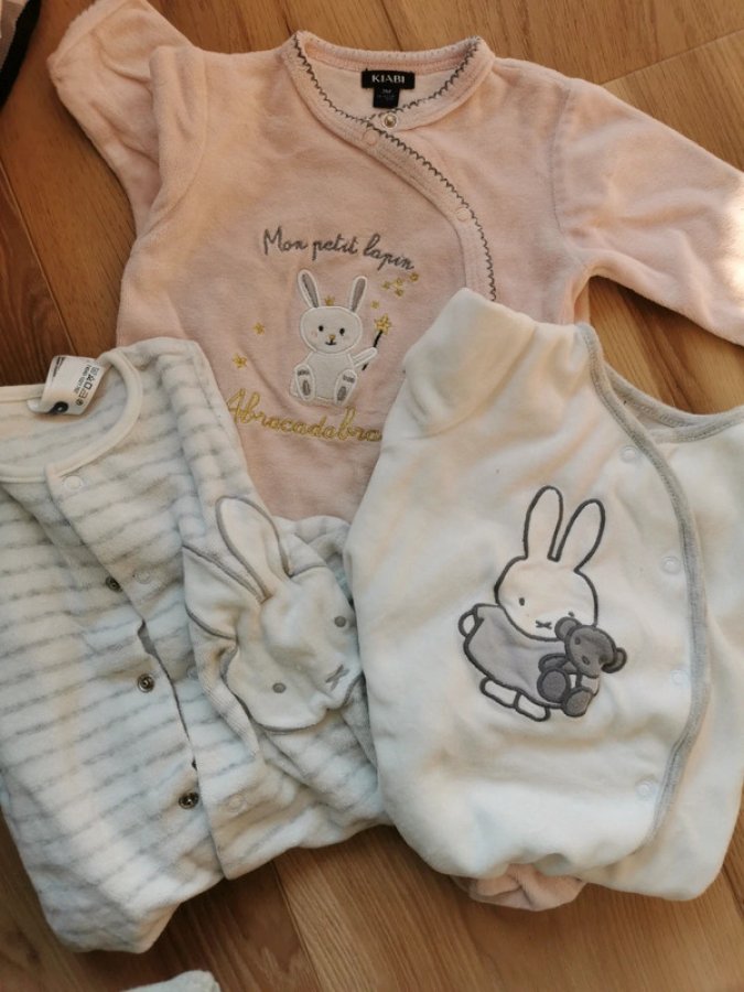 Illustration de Lot de 3 pyjamas 3 mois