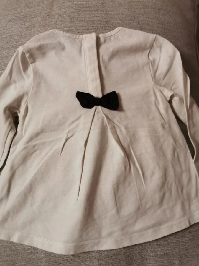 Illustration de T-shirt longues manches 81 cm