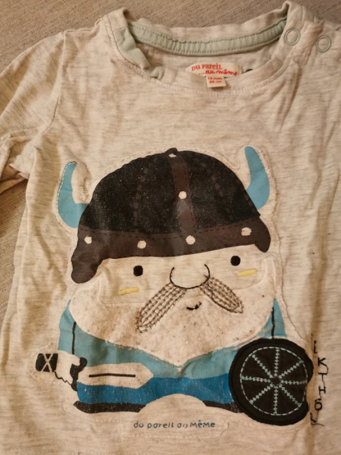 Illustration de T-shirt longues manches 