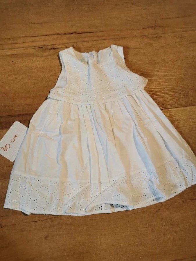 Illustration de Robe blanche dentelle