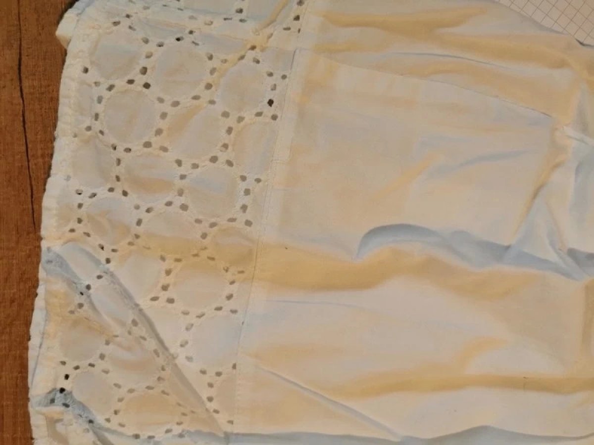 Illustration de Robe blanche dentelle