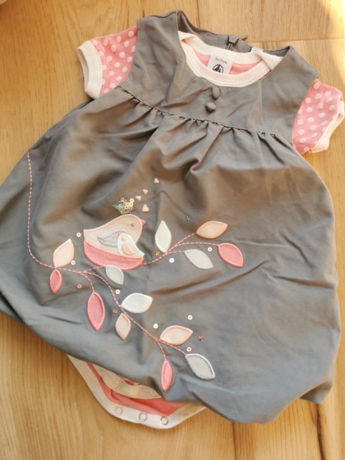 Illustration de Robe avec body 6 mois