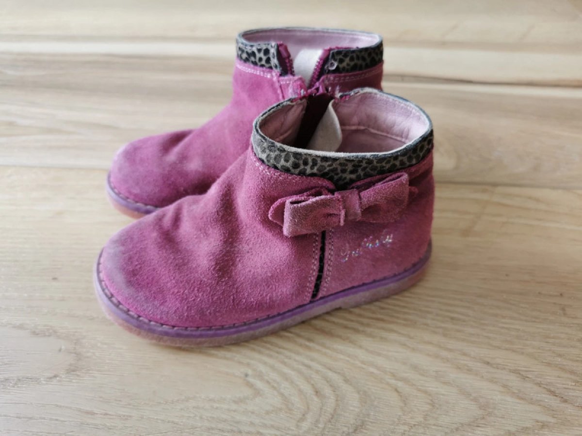 Illustration de Bottines daim