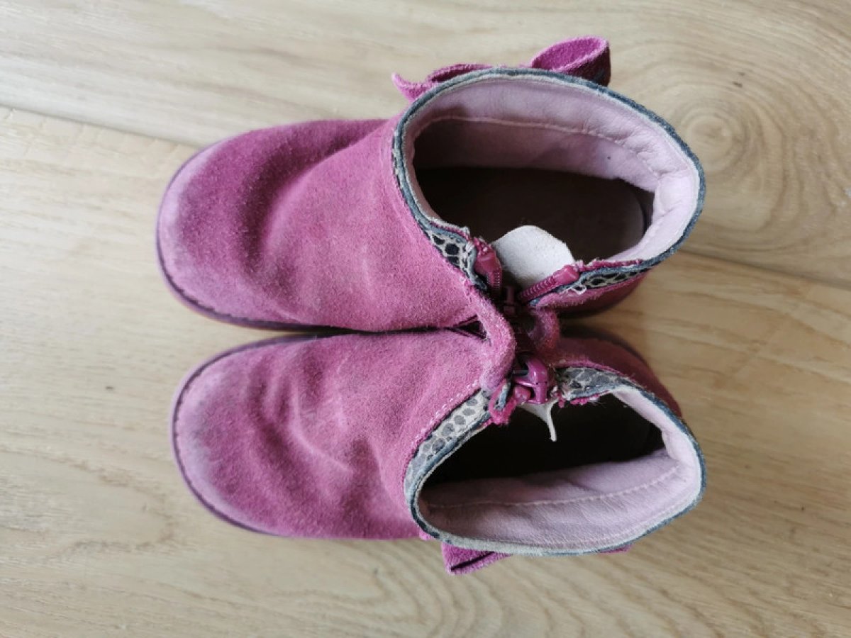 Illustration de Bottines daim
