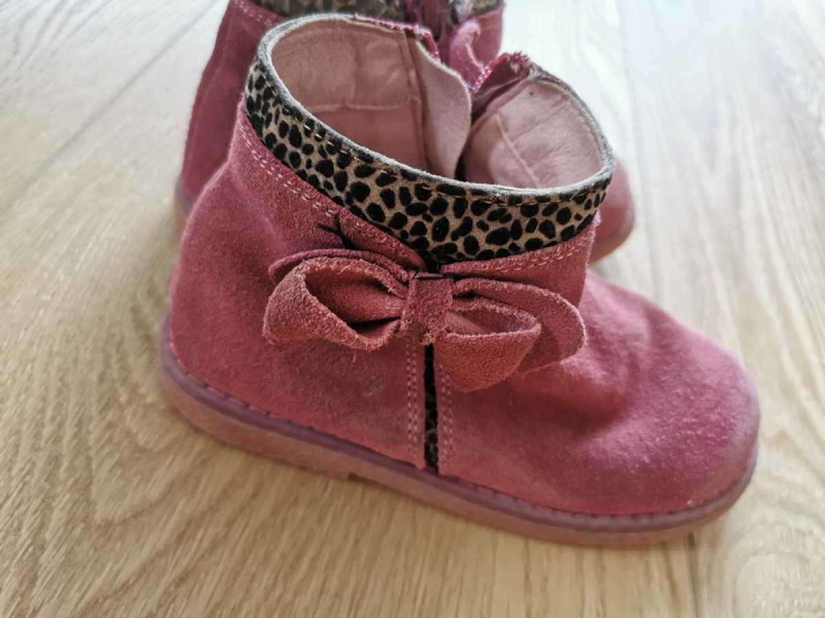 Illustration de Bottines daim
