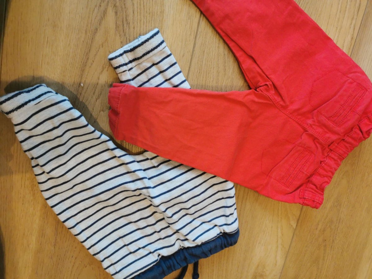 Illustration de 2 pantalons 71 cm
