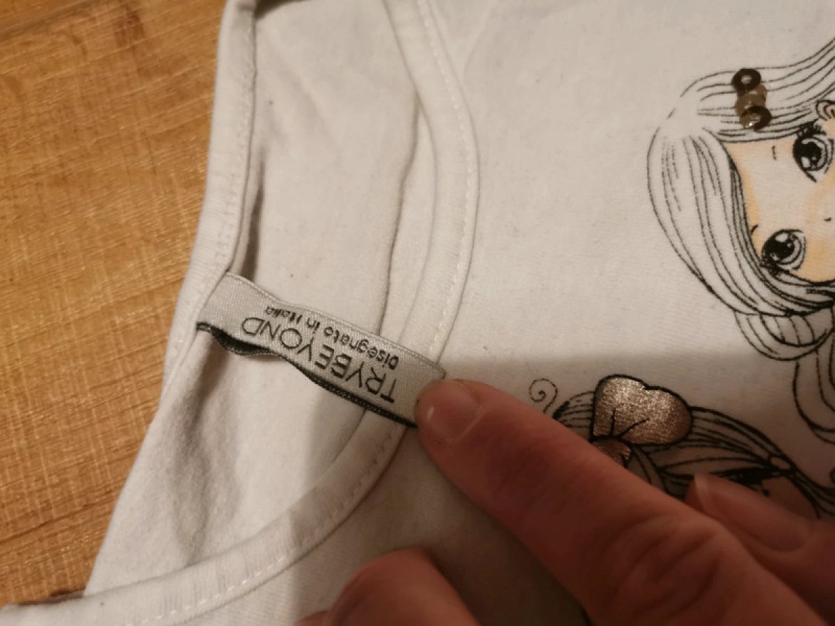 Illustration de T-shirt manches longues 110cm