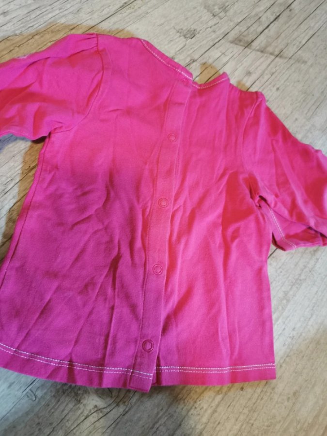 Illustration de Blouse fushia 74 cm