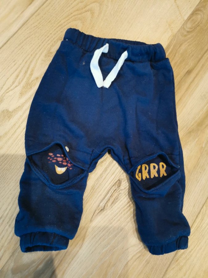 Illustration de Pantalon 12 mois
