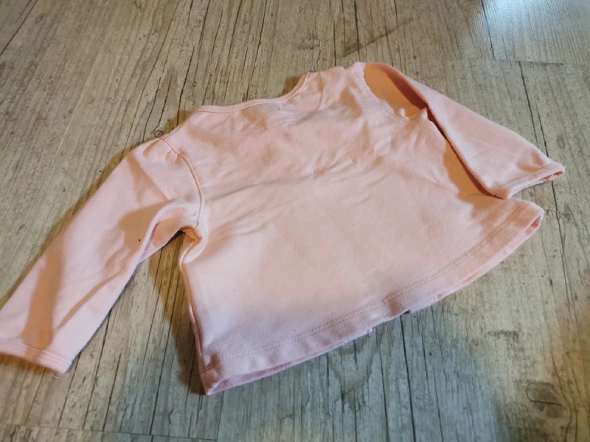 Illustration de Joli gilet avec noeud 