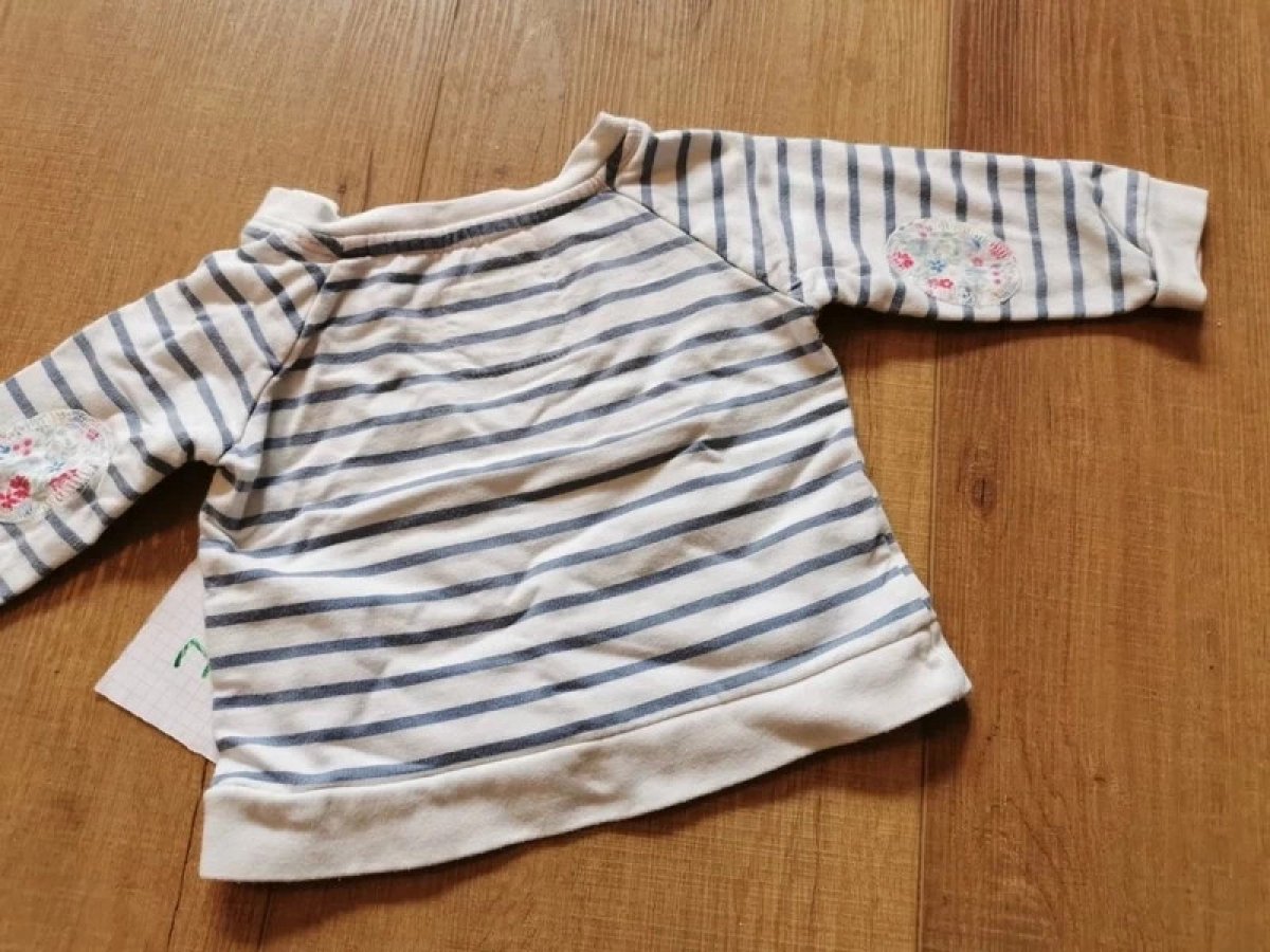 Illustration de Pull 74 cm
