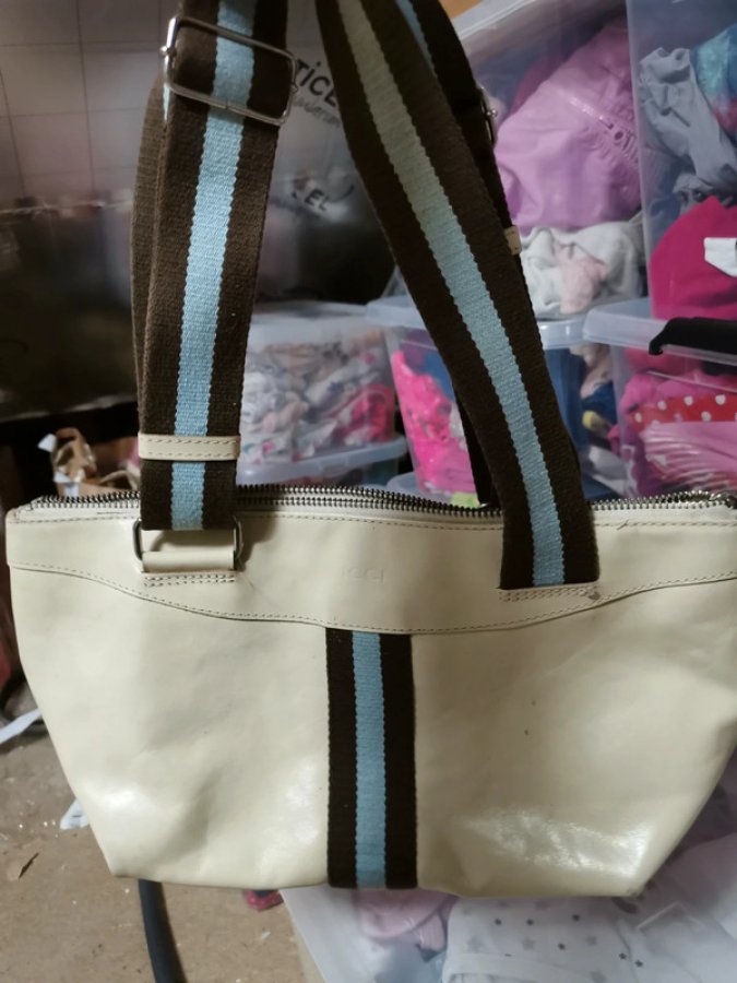 Illustration de Sac à main en cuir 
