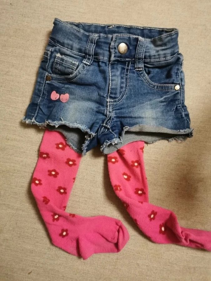 Illustration de Short avec bas collant.