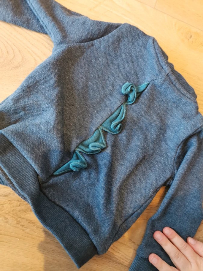 Illustration de Pull dino 74cm