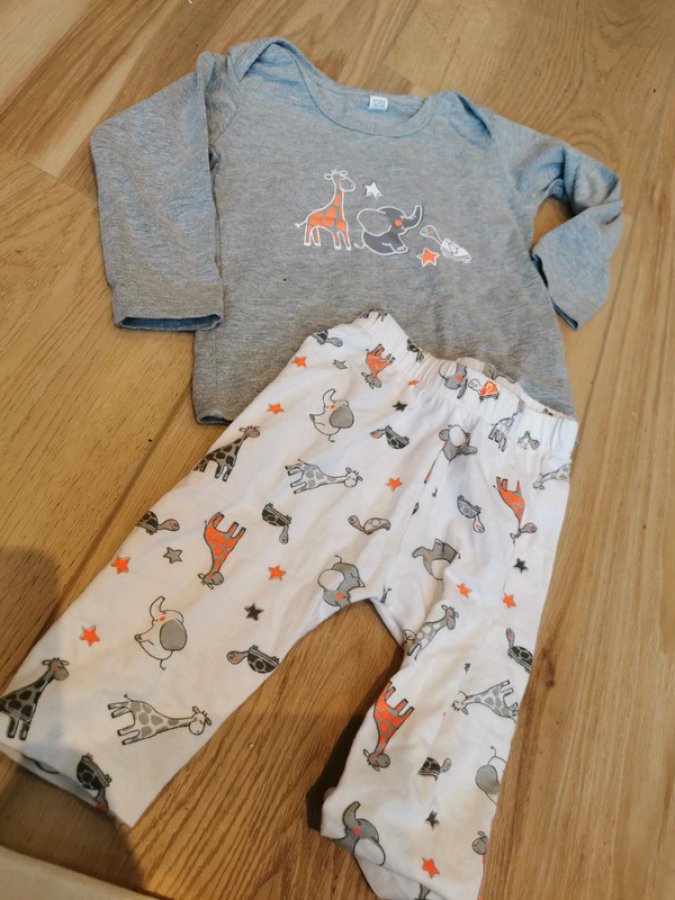 Illustration de Pyjama 62/68 cm