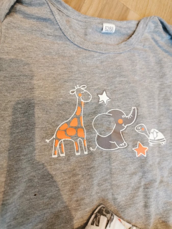Illustration de Pyjama 62/68 cm