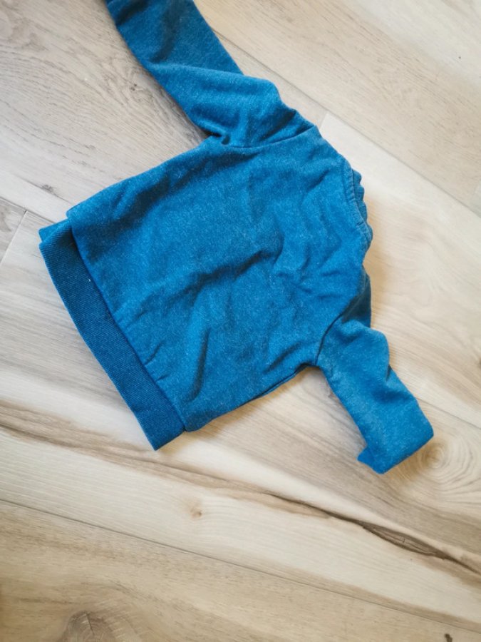 Illustration de Pull 74 cm