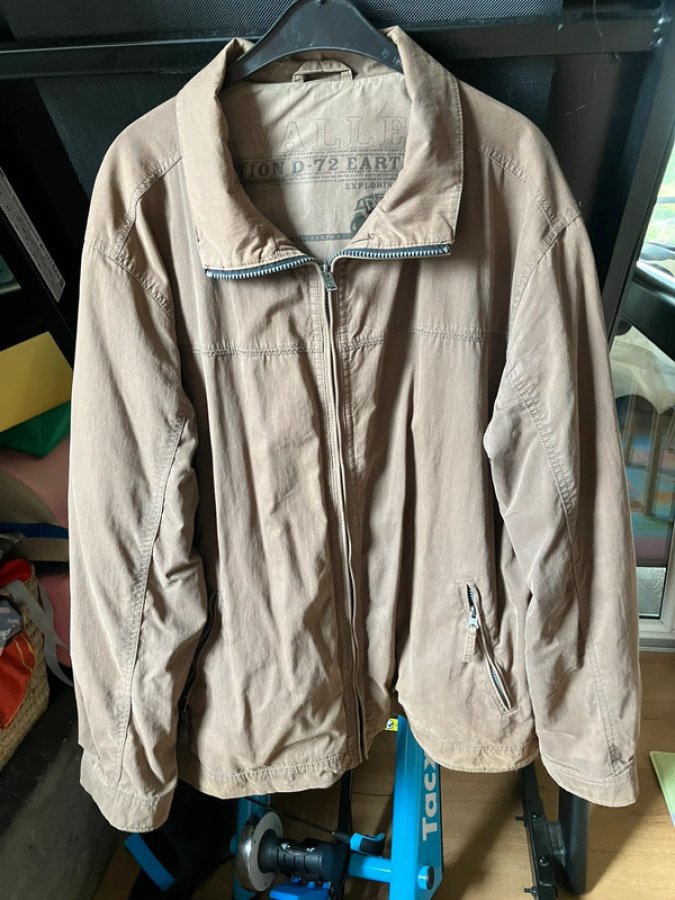 Illustration de Veste mi saison