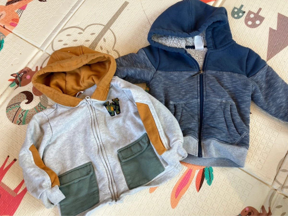 Illustration de Gilet et sweat 3 ans