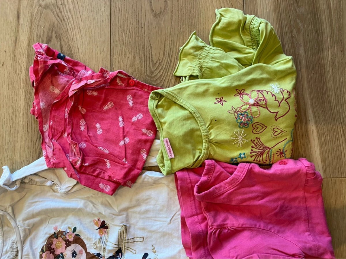 Illustration de Lot vêtements 5 ans