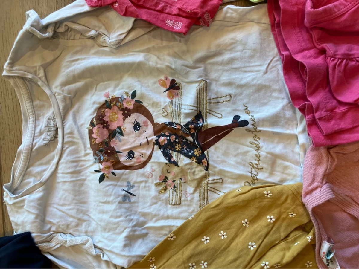 Illustration de Lot vêtements 5 ans