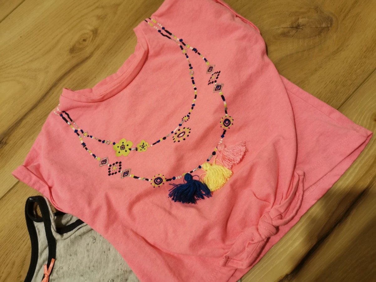 Illustration de T-shirt 98cm et chemisette