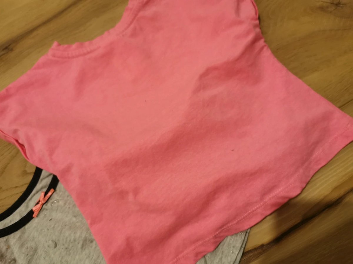 Illustration de T-shirt 98cm et chemisette