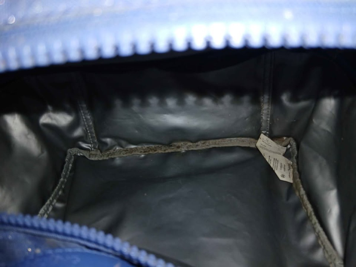 Illustration de Sac isotherme pour malette à roulette 