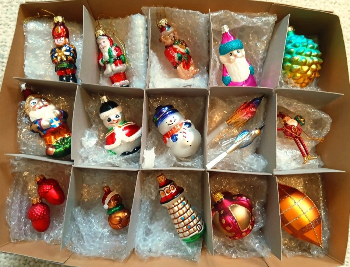 Illustration de Recherche anciennes boules de Noël