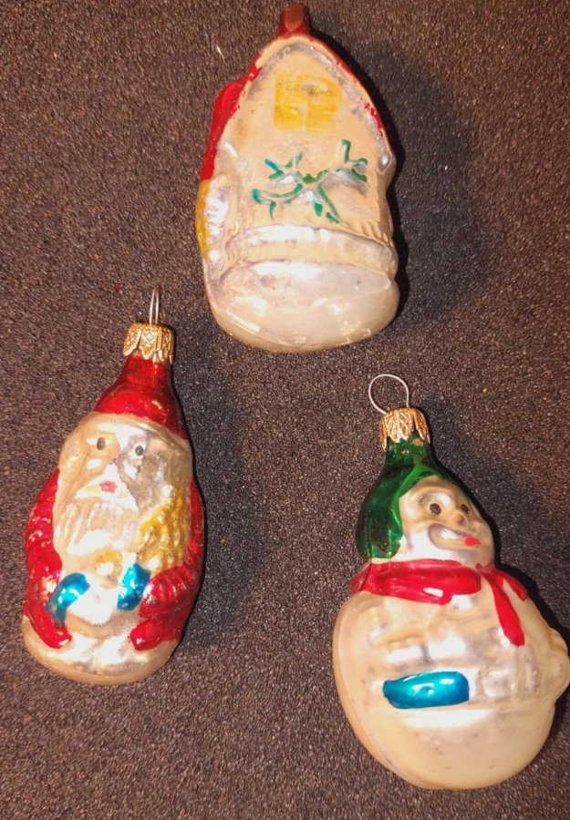 Illustration de Recherche anciennes boules de Noël