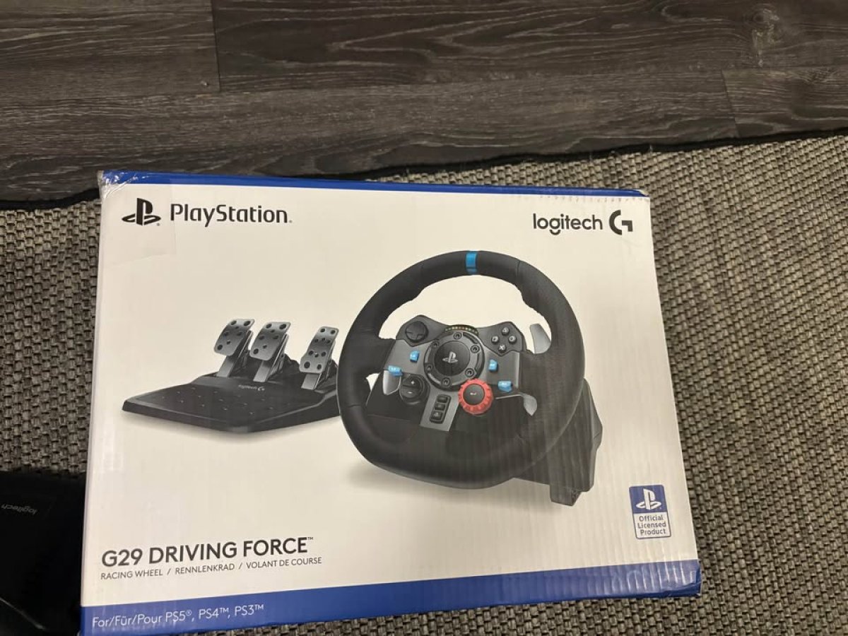 Illustration de Volant Logitech G29 + Pédales